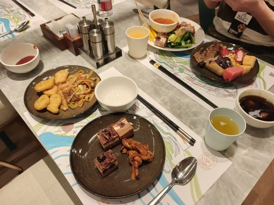 酒店提供的自助晚餐